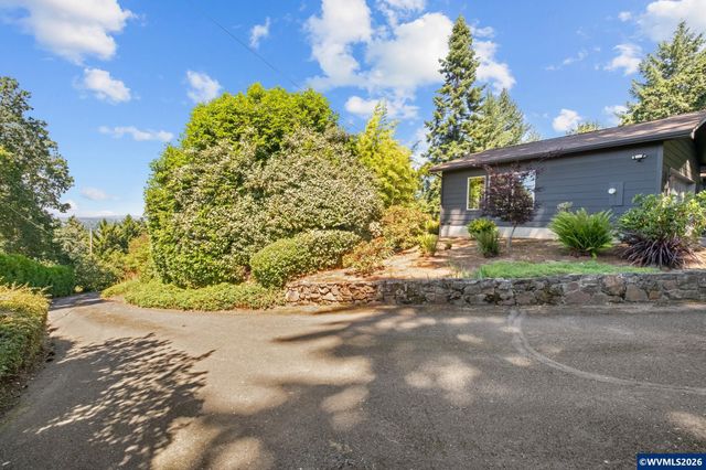 36824 Edgemont Dr, Lebanon, OR 97355