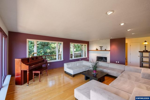 36824 Edgemont Dr, Lebanon, OR 97355