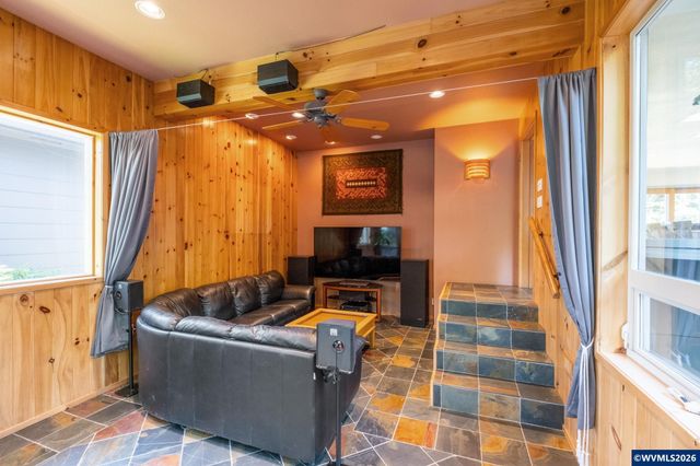 36824 Edgemont Dr, Lebanon, OR 97355