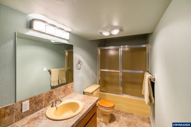 36824 Edgemont Dr, Lebanon, OR 97355