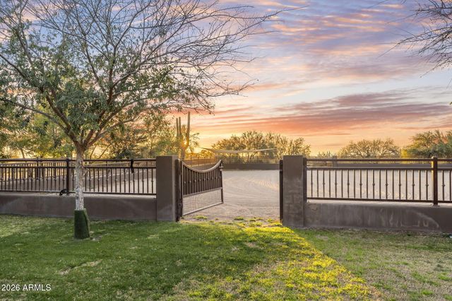8449 E DIXILETA Drive, Scottsdale, AZ 85266