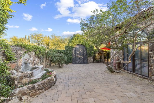 8449 E DIXILETA Drive, Scottsdale, AZ 85266