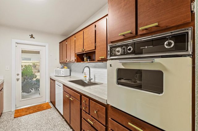 2504 N RADCLIFFE PLACE, Bradenton, FL 34207