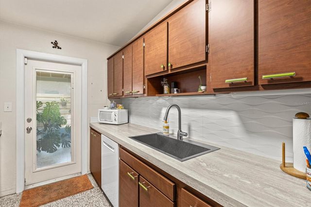 2504 N RADCLIFFE PLACE, Bradenton, FL 34207