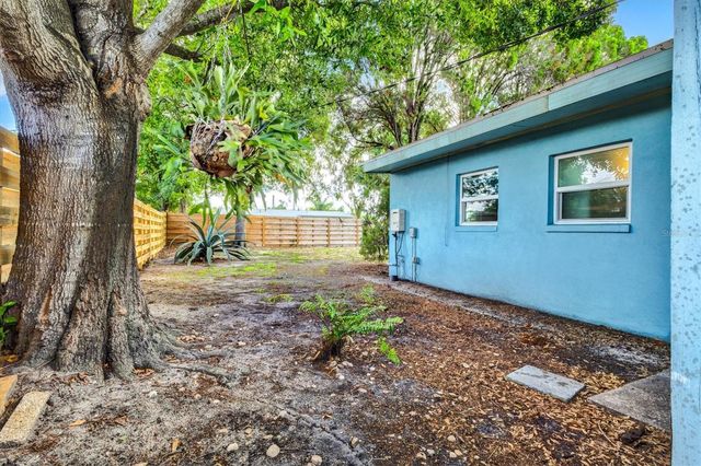 2504 N RADCLIFFE PLACE, Bradenton, FL 34207