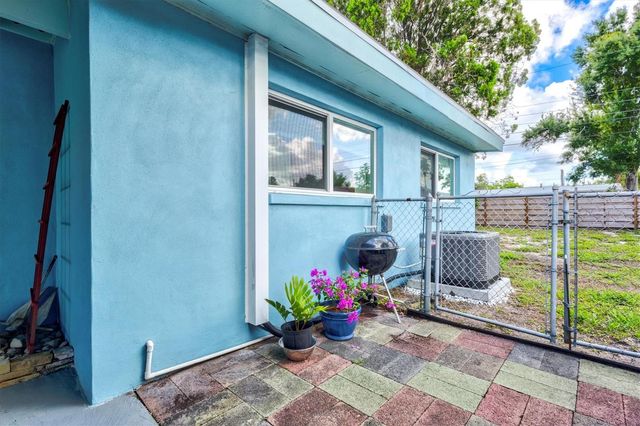 2504 N RADCLIFFE PLACE, Bradenton, FL 34207