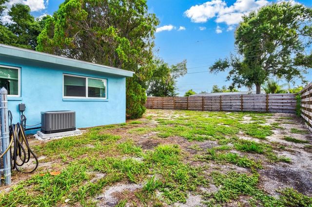 2504 N RADCLIFFE PLACE, Bradenton, FL 34207