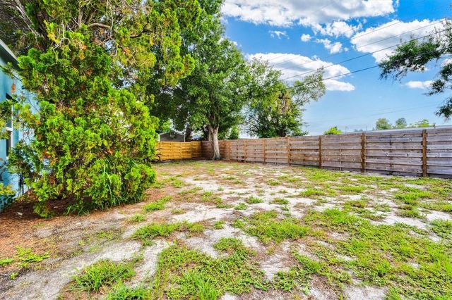 2504 N RADCLIFFE PLACE, Bradenton, FL 34207