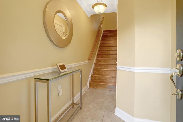 432A N THOMAS ST, Arlington, VA 22203