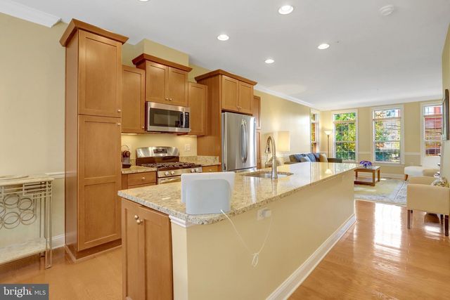 432A N THOMAS ST, Arlington, VA 22203