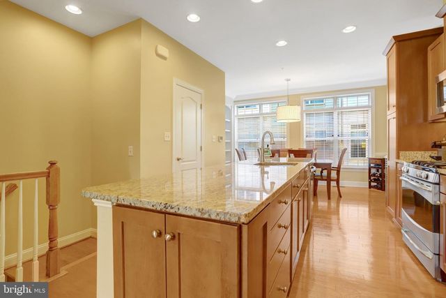 432A N THOMAS ST, Arlington, VA 22203