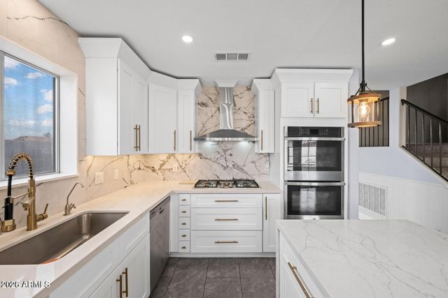9818 W PONTIAC Drive, Peoria, AZ 85382
