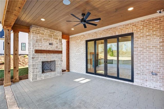 3037 Scarlet Tanager Drive, Winston-salem, NC 27106