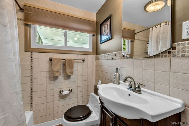 380 Two Mile Creek Road, Tonawanda, NY 14150