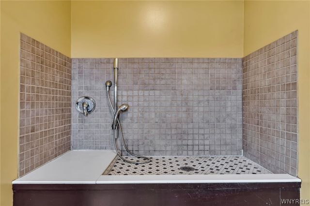 380 Two Mile Creek Road, Tonawanda, NY 14150