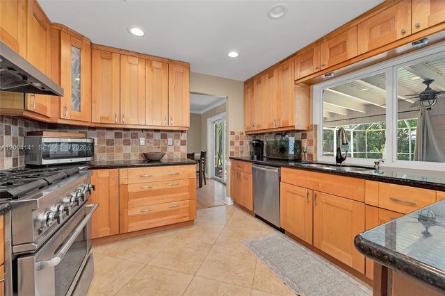 8480 SW 180th St, Palmetto Bay, FL 33157