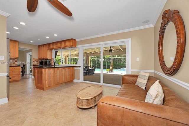 8480 SW 180th St, Palmetto Bay, FL 33157