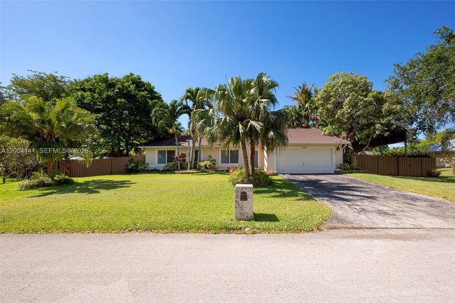 8480 SW 180th St, Palmetto Bay, FL 33157