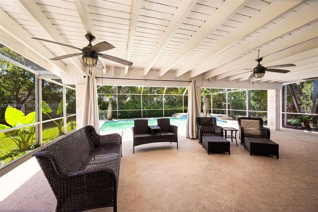 8480 SW 180th St, Palmetto Bay, FL 33157