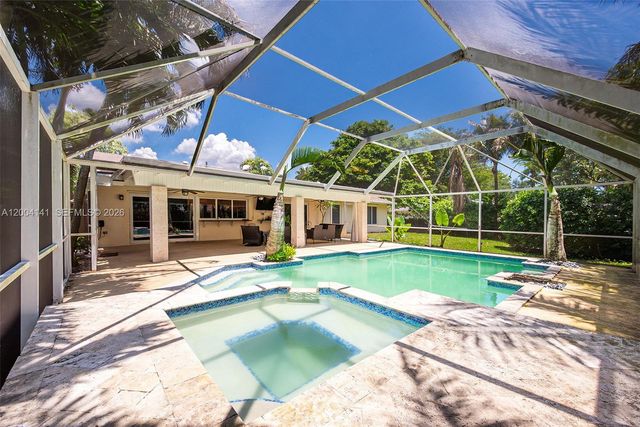 8480 SW 180th St, Palmetto Bay, FL 33157