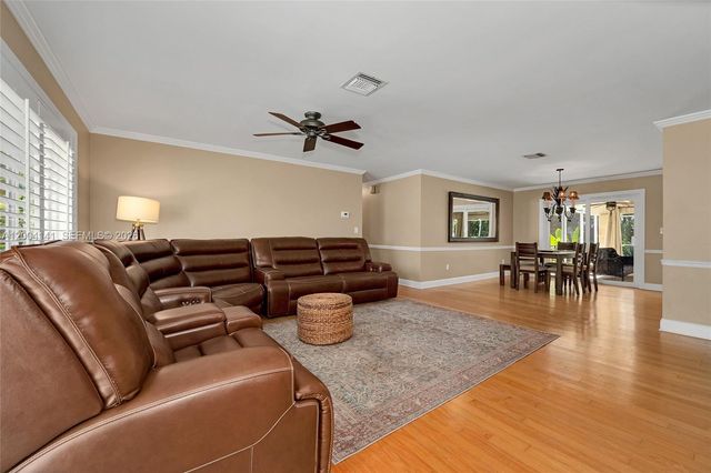 8480 SW 180th St, Palmetto Bay, FL 33157