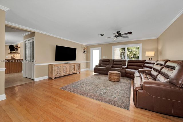 8480 SW 180th St, Palmetto Bay, FL 33157