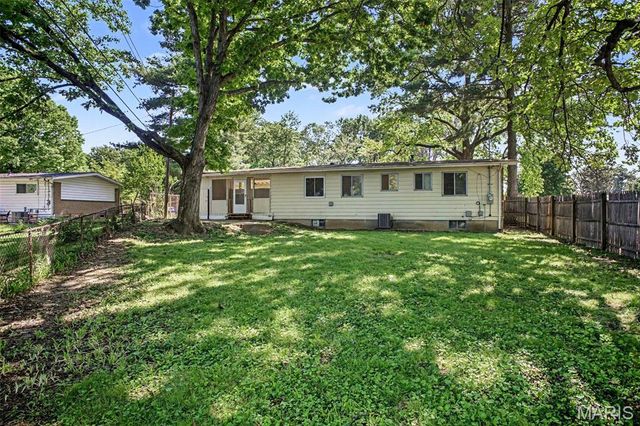1145 Cheyenne Drive, Florissant, MO 63033