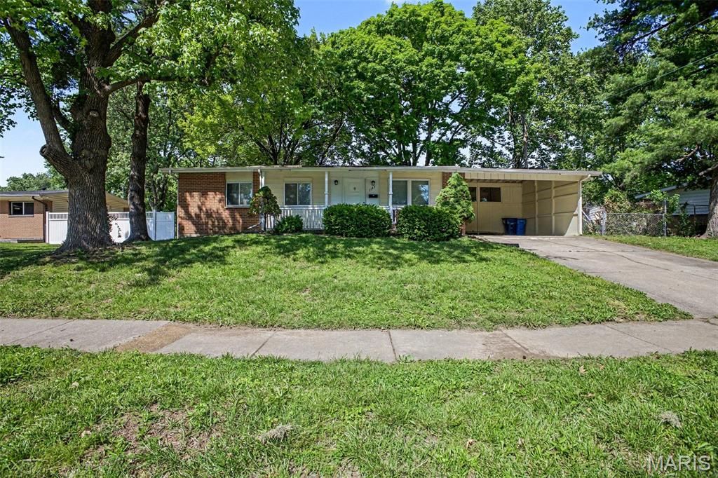 1145 Cheyenne Drive, Florissant, MO 63033