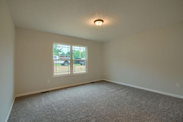 353 Elm Street, New Straitsville, OH 43766