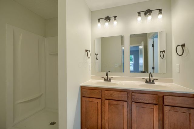 353 Elm Street, New Straitsville, OH 43766