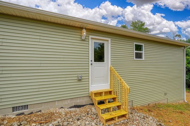 353 Elm Street, New Straitsville, OH 43766