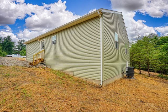 353 Elm Street, New Straitsville, OH 43766