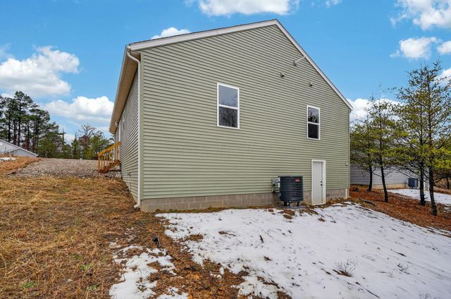 353 Elm Street, New Straitsville, OH 43766