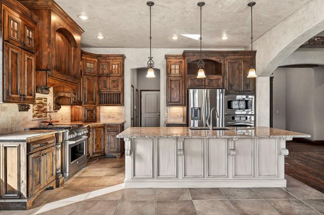 3260 W Rivulet Pass, Springfield, MO 65810