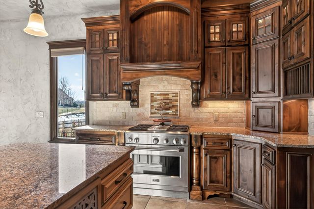 3260 W Rivulet Pass, Springfield, MO 65810