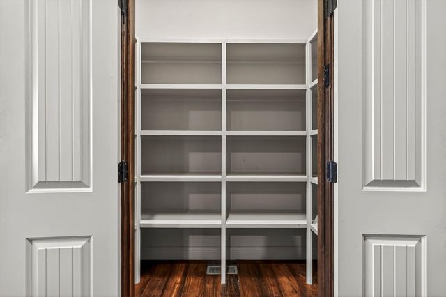 3260 W Rivulet Pass, Springfield, MO 65810