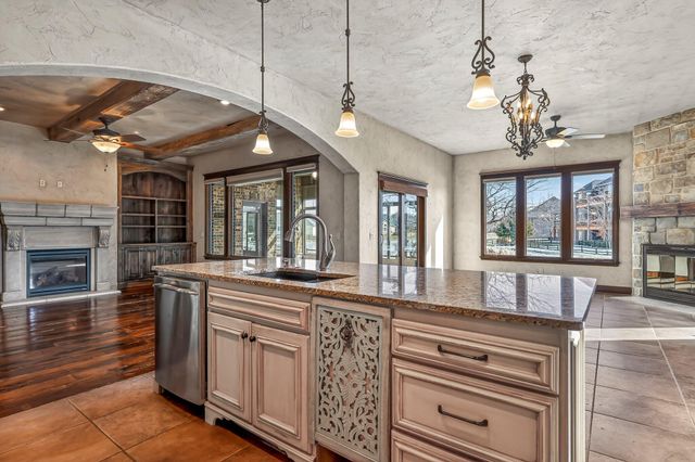 3260 W Rivulet Pass, Springfield, MO 65810