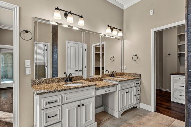 3260 W Rivulet Pass, Springfield, MO 65810