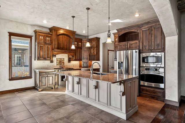 3260 W Rivulet Pass, Springfield, MO 65810