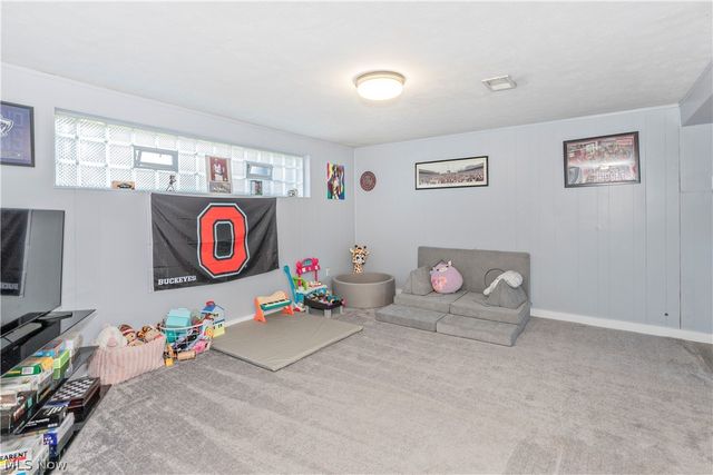 3529 Hunter Drive, North Olmsted, OH 44070