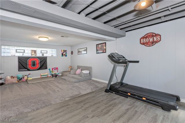 3529 Hunter Drive, North Olmsted, OH 44070