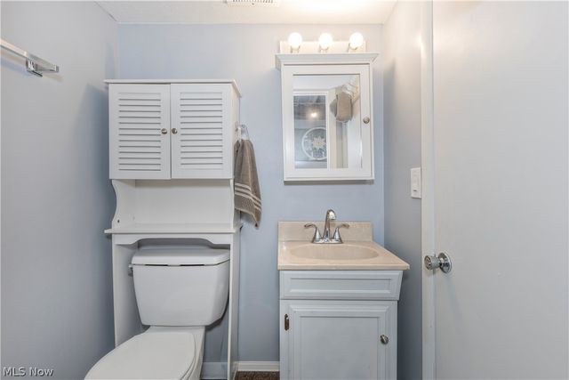 3529 Hunter Drive, North Olmsted, OH 44070