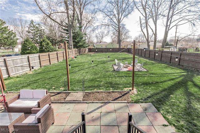 3529 Hunter Drive, North Olmsted, OH 44070