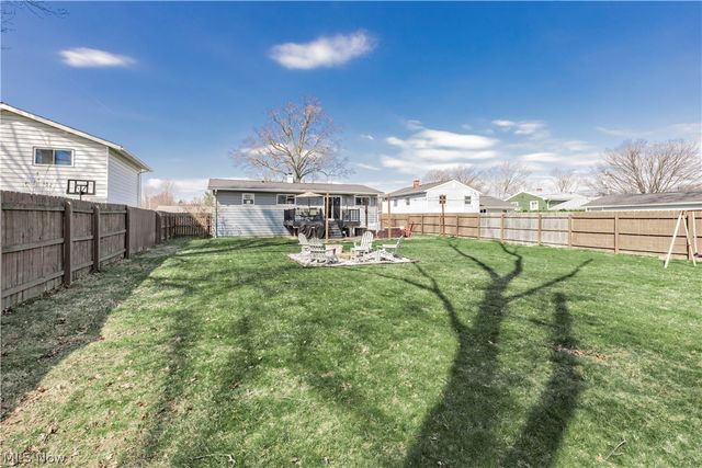 3529 Hunter Drive, North Olmsted, OH 44070