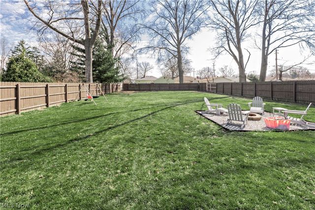 3529 Hunter Drive, North Olmsted, OH 44070