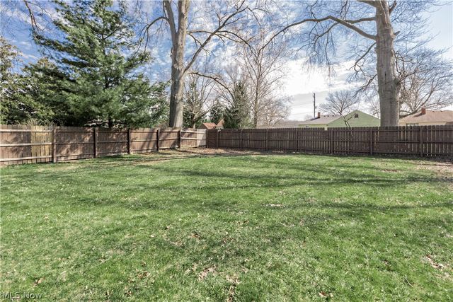 3529 Hunter Drive, North Olmsted, OH 44070