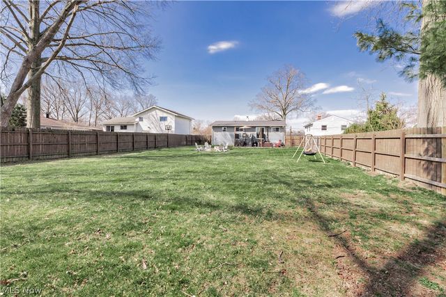 3529 Hunter Drive, North Olmsted, OH 44070