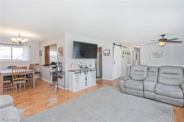 3529 Hunter Drive, North Olmsted, OH 44070