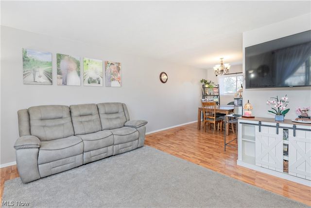 3529 Hunter Drive, North Olmsted, OH 44070