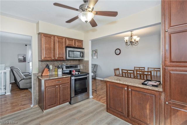 3529 Hunter Drive, North Olmsted, OH 44070